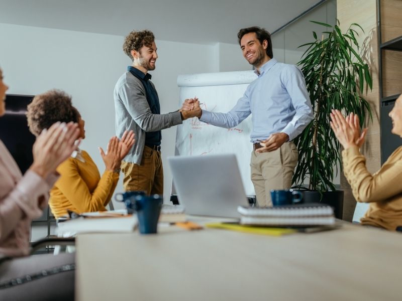 Formación para equipos de marketing: cómo formar (y retener) al tuyo 1 Estrategias para retener al talento de tu equipo